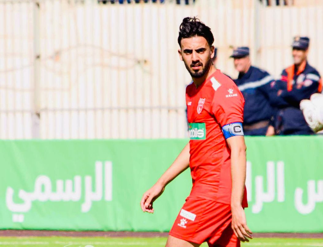 لاعب شباب المشرية شريفي يونس